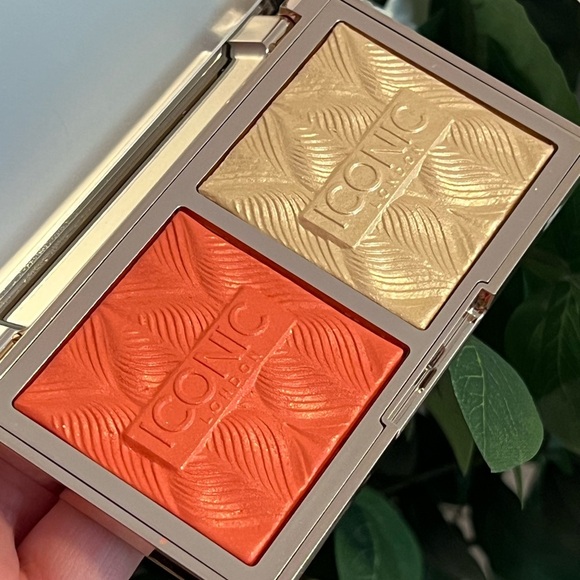 ICONIC LONDON • SILK GLOW DUO • CORAL GLOW - Picture 2 of 6